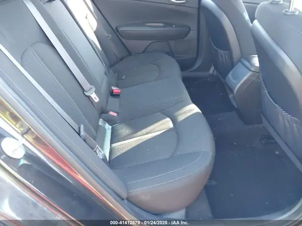 KNAGT4L30J5235891 2018 KIA OPTIMA - Image 8