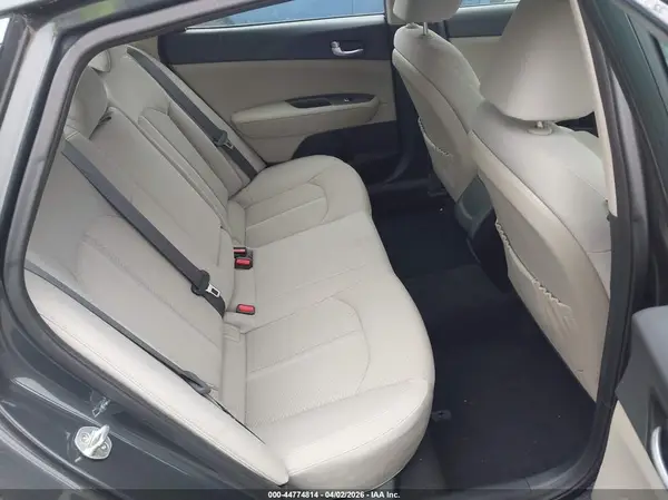 KNAGT4L31G5070037 2016 KIA OPTIMA - Image 8