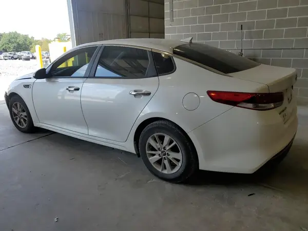 KNAGT4L31G5070426 2016 KIA OPTIMA - Image 2