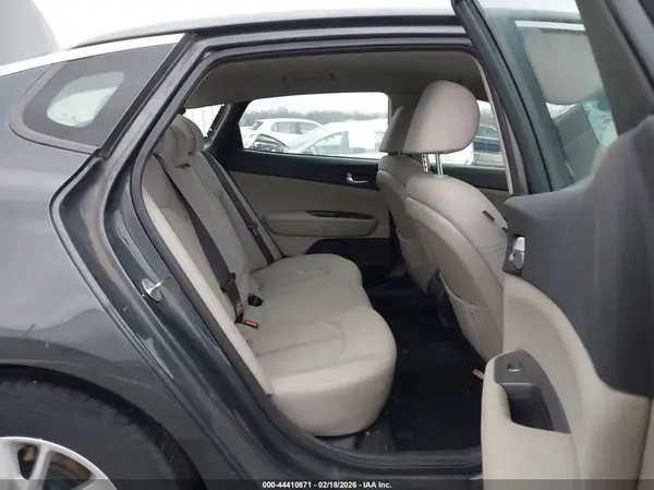 KNAGT4L31G5071432 2016 KIA OPTIMA - Image 8