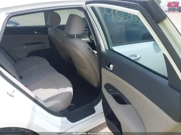 KNAGT4L31G5071642 2016 KIA OPTIMA - Image 8