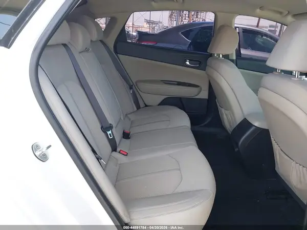 KNAGT4L31G5071818 2016 KIA OPTIMA - Image 8