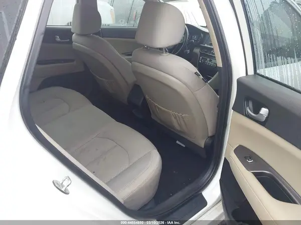 KNAGT4L31G5077165 2016 KIA OPTIMA - Image 8