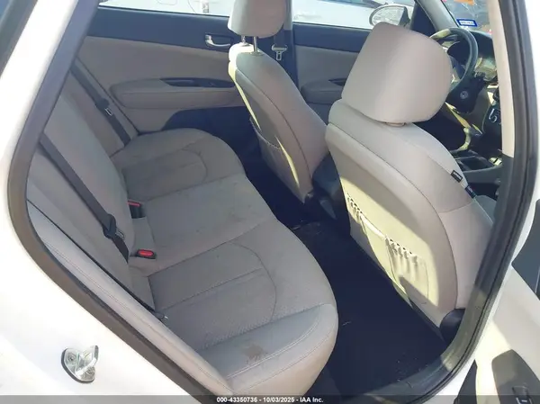 KNAGT4L31G5084018 2016 KIA OPTIMA - Image 8