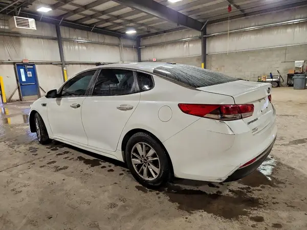 KNAGT4L31G5098176 2016 KIA OPTIMA - Image 2