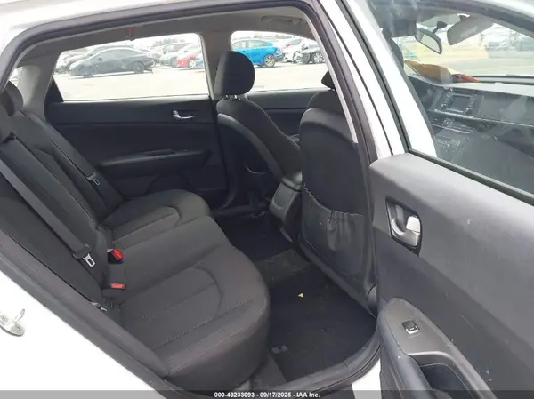 KNAGT4L31G5099425 2016 KIA OPTIMA - Image 8