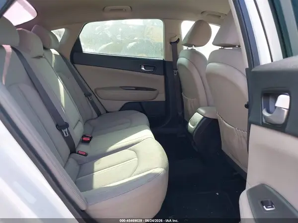 KNAGT4L31G5100962 2016 KIA OPTIMA - Image 8
