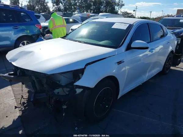 KNAGT4L31G5102436 2016 KIA OPTIMA - Image 2