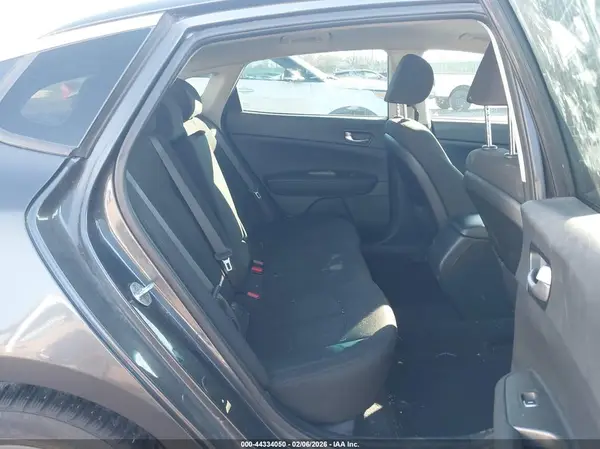 KNAGT4L31G5110732 2016 KIA OPTIMA - Image 8