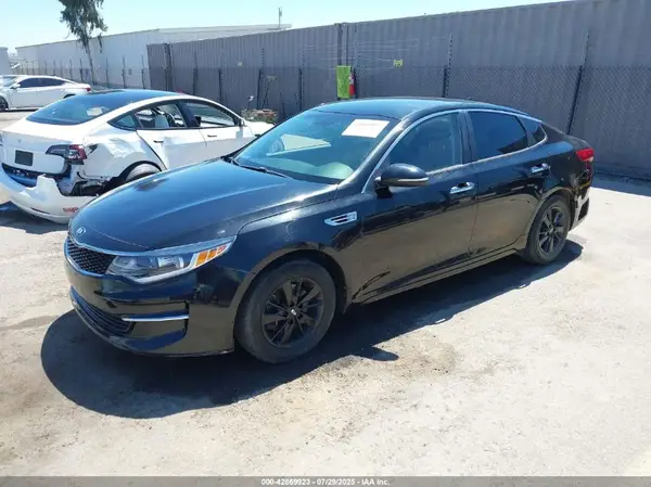 KNAGT4L31G5111542 2016 KIA OPTIMA - Image 2