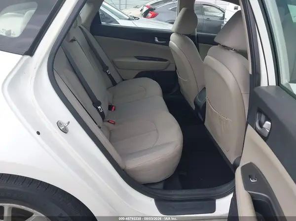 KNAGT4L31H5133493 2017 KIA OPTIMA - Image 8
