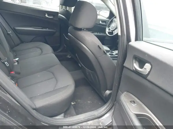 KNAGT4L31H5137463 2017 KIA OPTIMA - Image 8