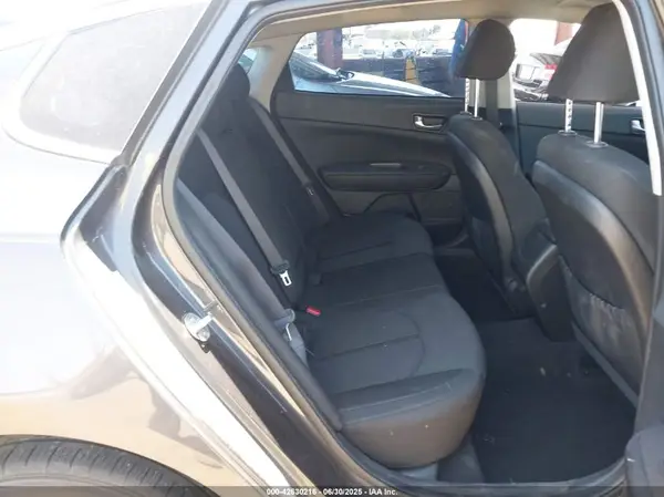 KNAGT4L31H5149628 2017 KIA OPTIMA - Image 8