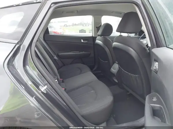 KNAGT4L31H5164730 2017 KIA OPTIMA - Image 8