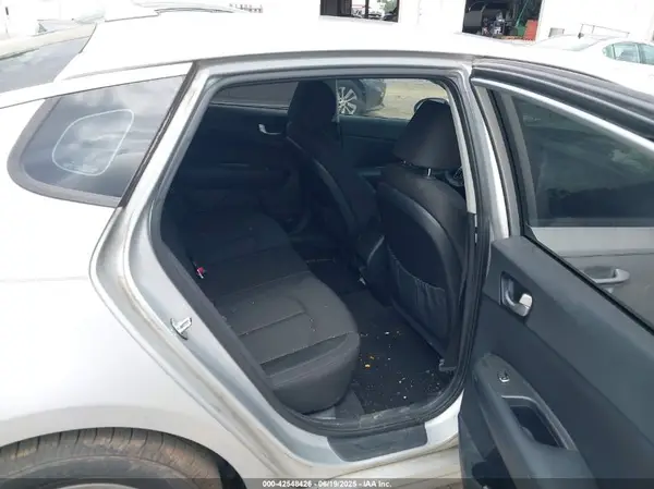 KNAGT4L31H5177543 2017 KIA OPTIMA - Image 8