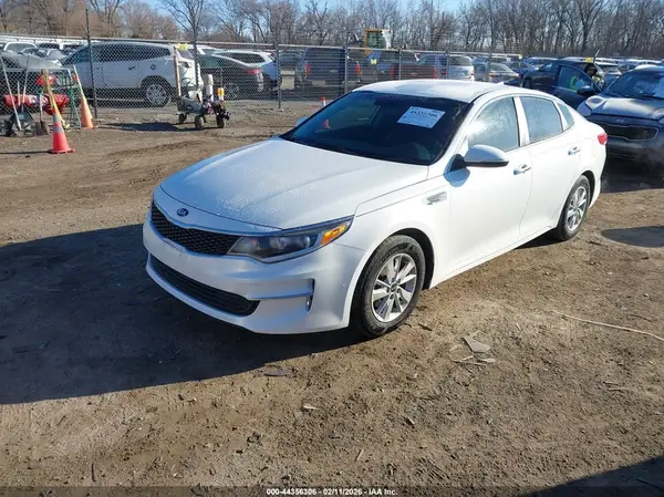 KNAGT4L31J5205914 2018 KIA OPTIMA - Image 2