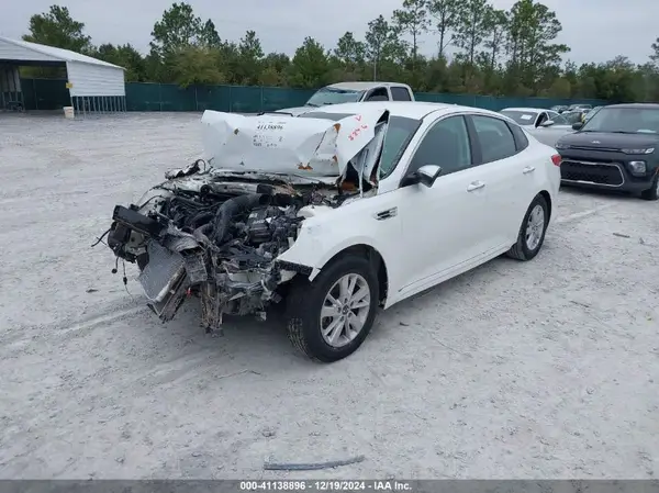 KNAGT4L31J5206075 2018 KIA OPTIMA - Image 2