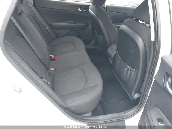 KNAGT4L31J5206075 2018 KIA OPTIMA - Image 8