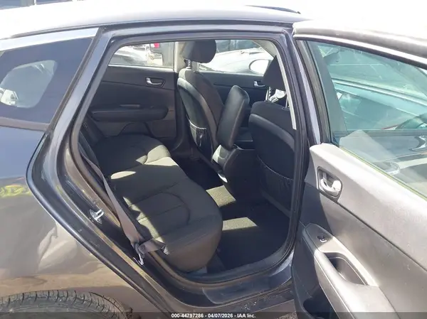 KNAGT4L31J5219344 2018 KIA OPTIMA - Image 8