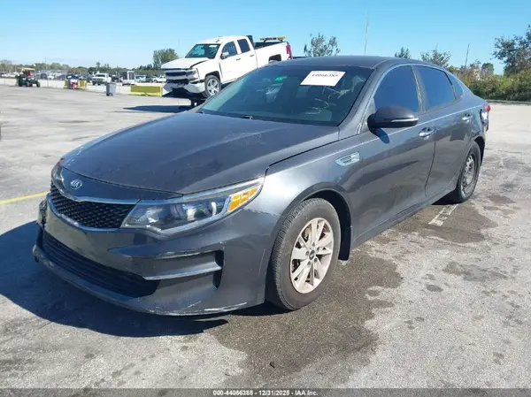 KNAGT4L31J5232983 2018 KIA OPTIMA - Image 2