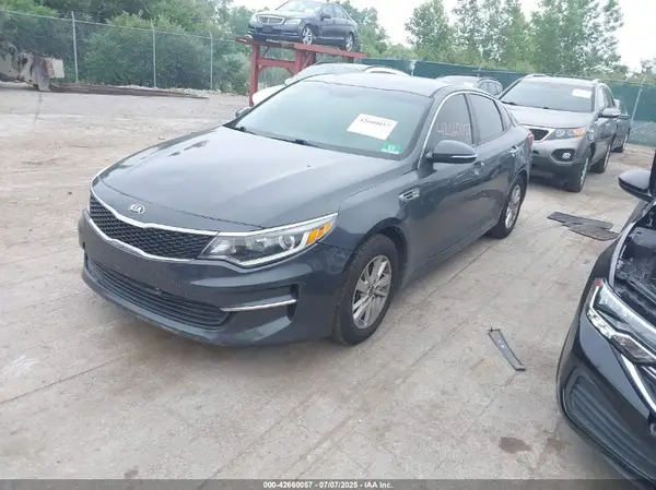 KNAGT4L31J5235401 2018 KIA OPTIMA - Image 2