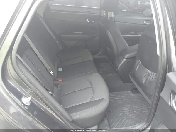 KNAGT4L31J5235401 2018 KIA OPTIMA - Image 8