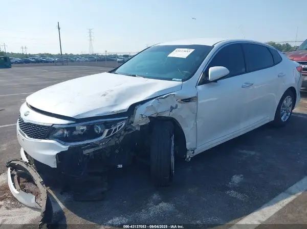 KNAGT4L31J5235804 2018 KIA OPTIMA - Image 2