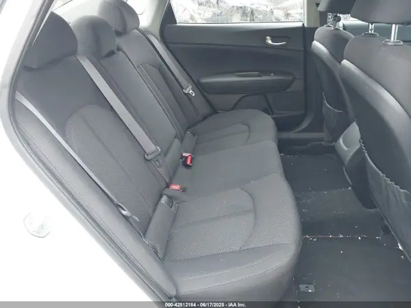 KNAGT4L32G5073769 2016 KIA OPTIMA - Image 8