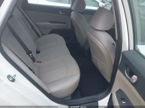 KNAGT4L32G5076221 2016 KIA OPTIMA - Image 8