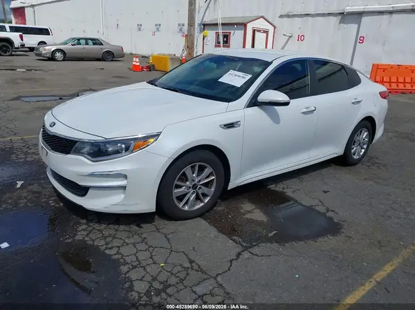 KNAGT4L32G5087204 2016 KIA OPTIMA - Image 2