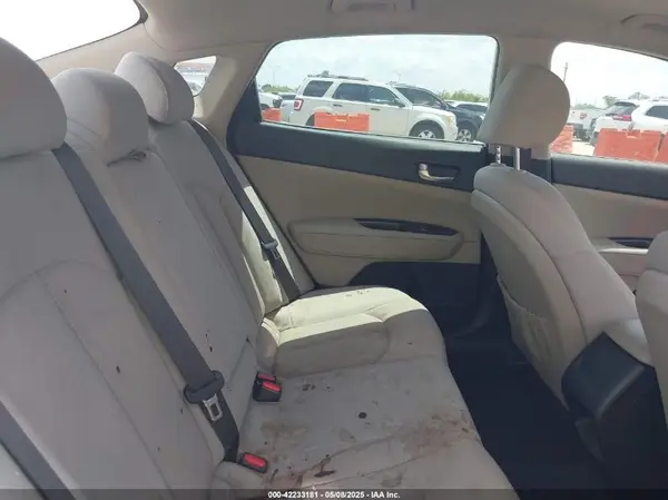 KNAGT4L32G5094380 2016 KIA OPTIMA - Image 8