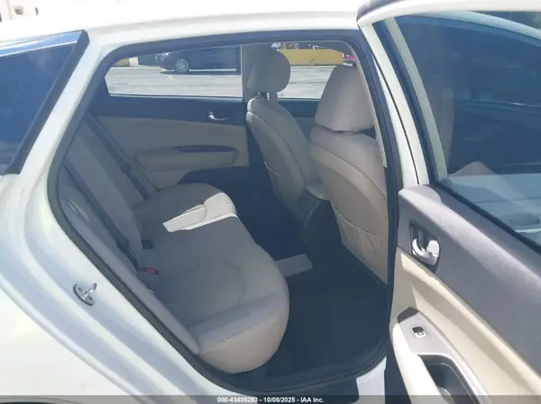 KNAGT4L32G5098509 2016 KIA OPTIMA - Image 8
