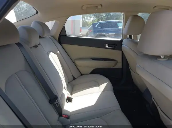 KNAGT4L32G5098560 2016 KIA OPTIMA - Image 8
