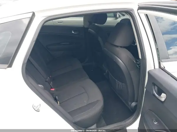 KNAGT4L32G5103692 2016 KIA OPTIMA - Image 8