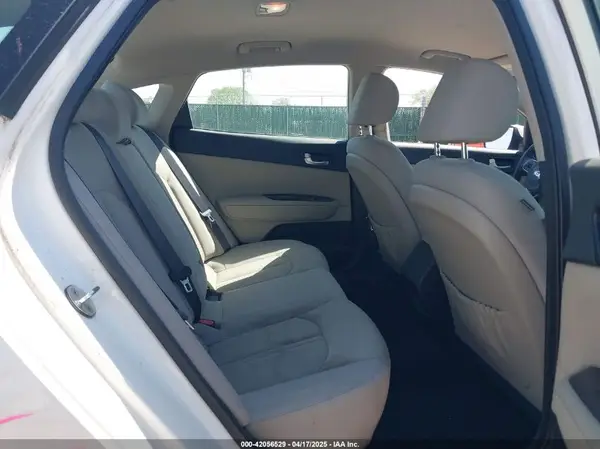 KNAGT4L32G5105846 2016 KIA OPTIMA - Image 8