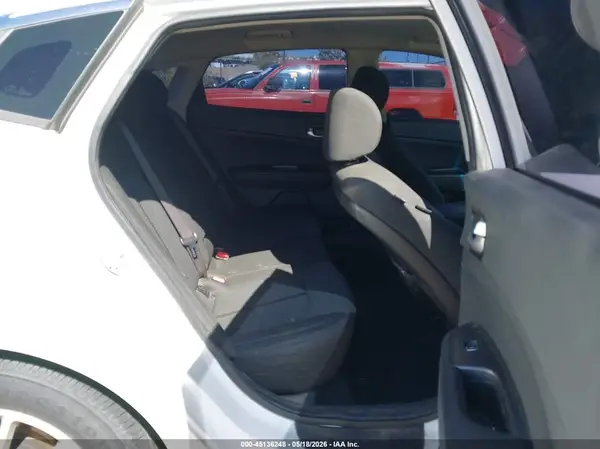 KNAGT4L32H5137813 2017 KIA OPTIMA - Image 8