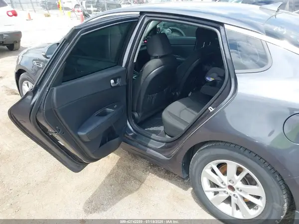 KNAGT4L32H5170911 2017 KIA OPTIMA - Image 8