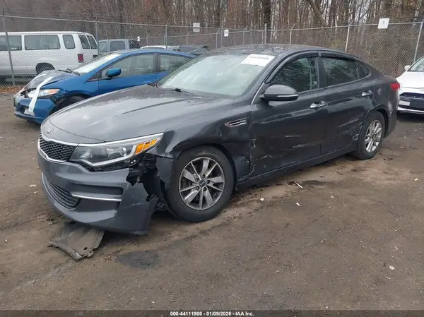 KNAGT4L32J5211155 2018 KIA OPTIMA - Image 2