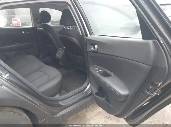 KNAGT4L32J5211155 2018 KIA OPTIMA - Image 8
