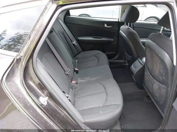 KNAGT4L32J5238372 2018 KIA OPTIMA - Image 8
