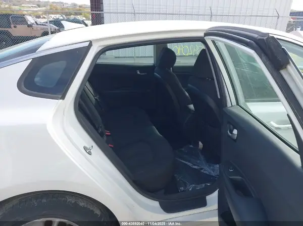 KNAGT4L33G5070363 2016 KIA OPTIMA - Image 8