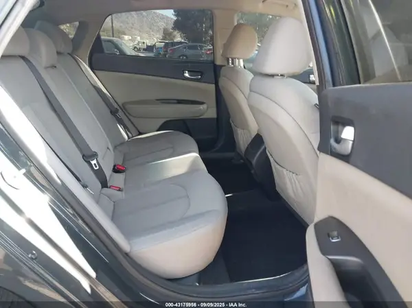 KNAGT4L33G5091150 2016 KIA OPTIMA - Image 8