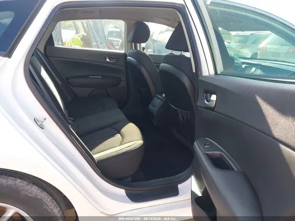 KNAGT4L33G5097823 2016 KIA OPTIMA - Image 8