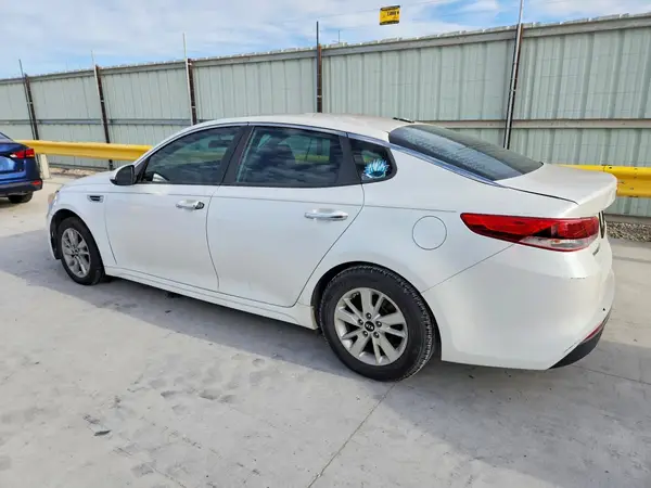 KNAGT4L33G5102261 2016 KIA OPTIMA - Image 2
