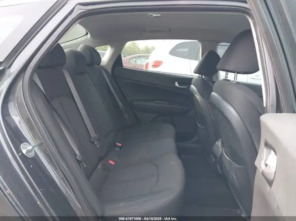 KNAGT4L33G5107444 2016 KIA OPTIMA - Image 8