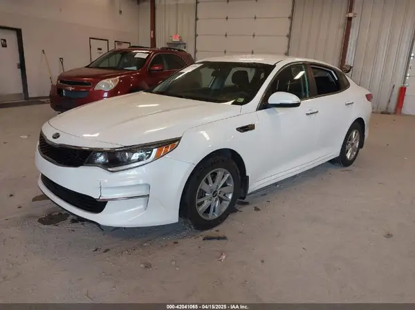 KNAGT4L33H5132975 2017 KIA OPTIMA - Image 2