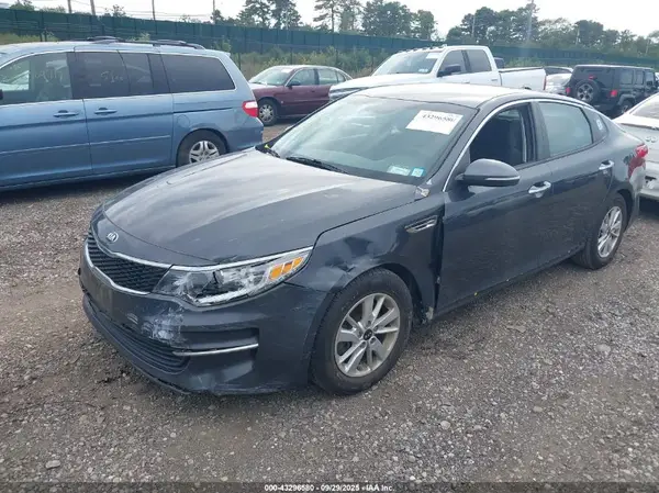 KNAGT4L33H5137917 2017 KIA OPTIMA - Image 2