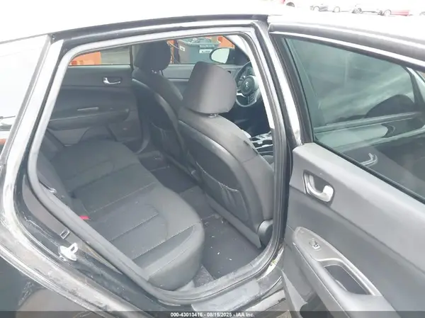 KNAGT4L33H5151624 2017 KIA OPTIMA - Image 8