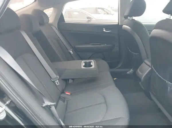 KNAGT4L33H5156094 2017 KIA OPTIMA - Image 8