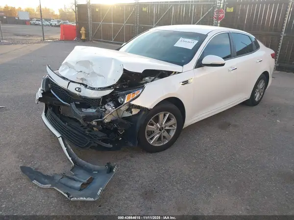 KNAGT4L33H5157360 2017 KIA OPTIMA - Image 2